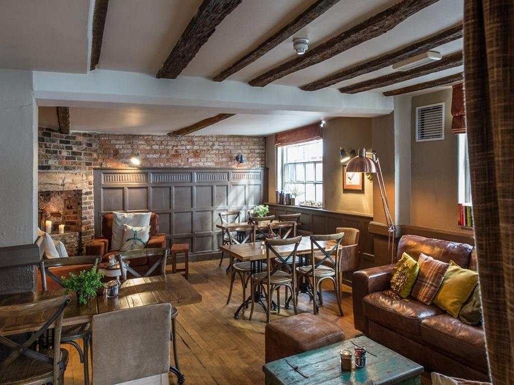 Darwin'S Townhouse Bed & Breakfast Shrewsbury Eksteriør bilde The interior of the restaurant