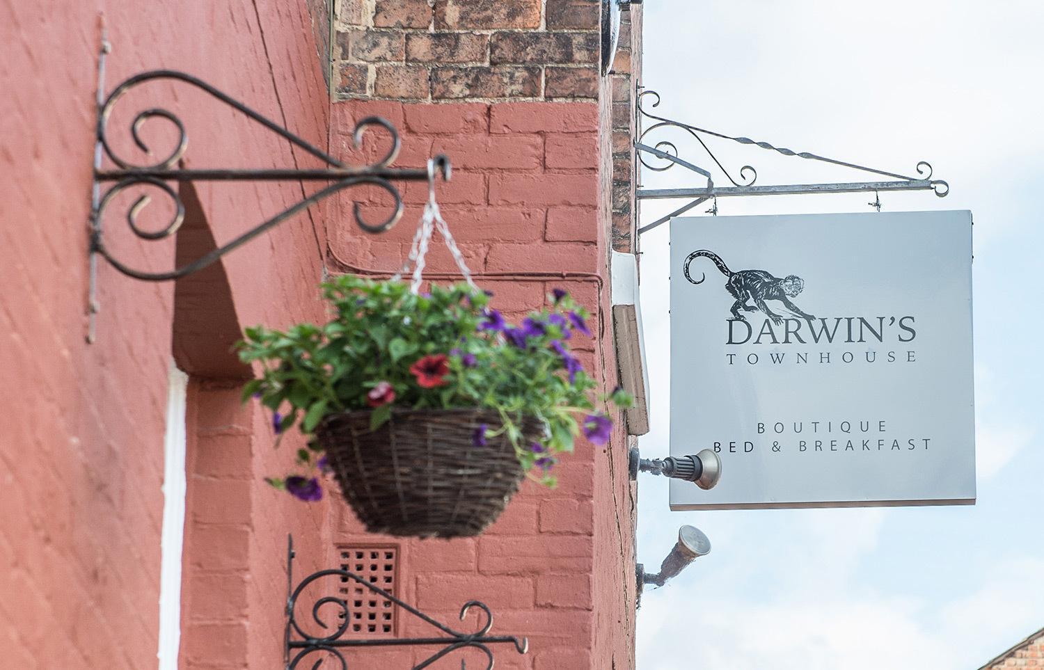 Darwin'S Townhouse Bed & Breakfast Shrewsbury Eksteriør bilde The Darwin's Townhouse sign