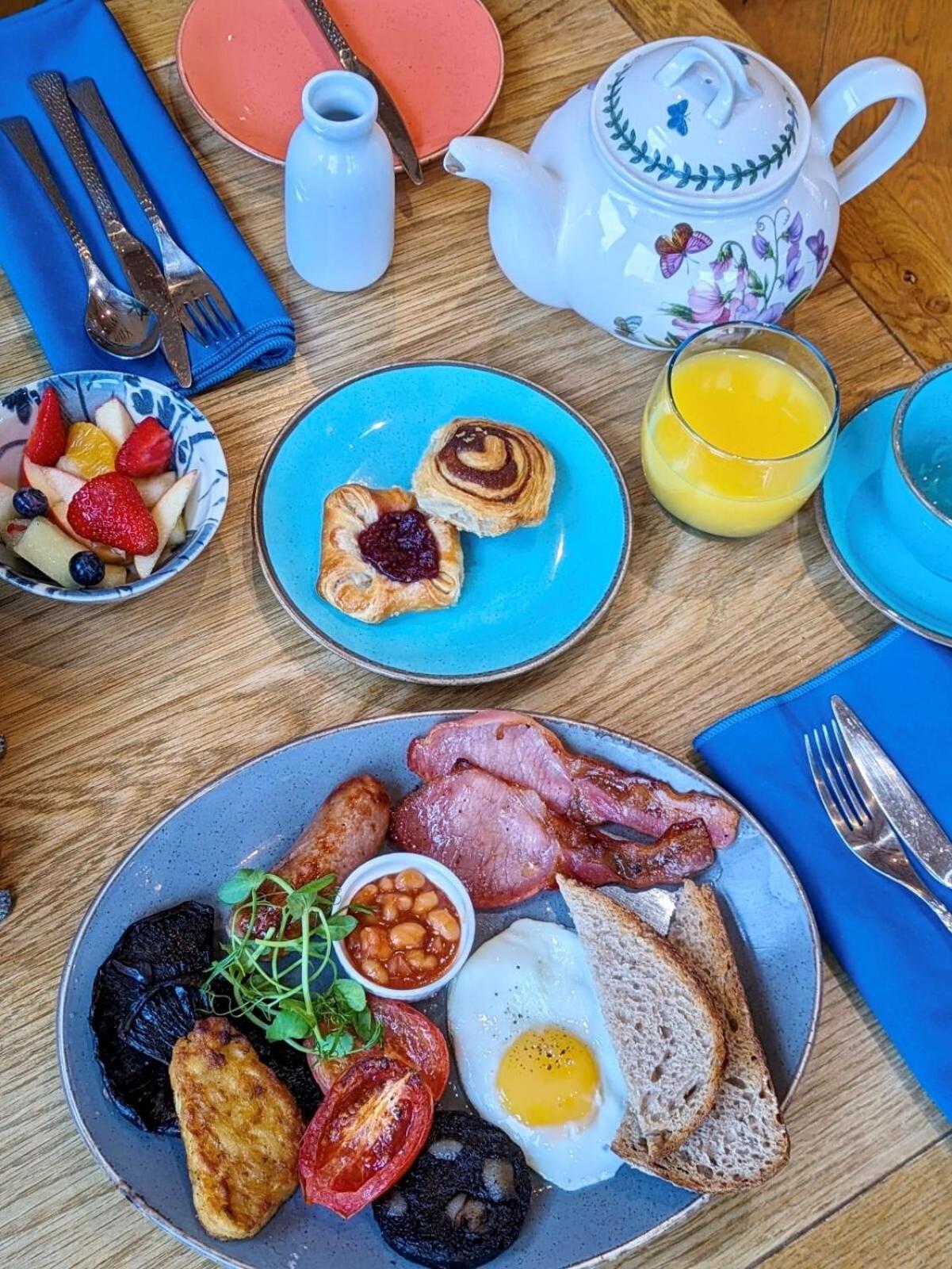Darwin'S Townhouse Bed & Breakfast Shrewsbury Eksteriør bilde A full English breakfast