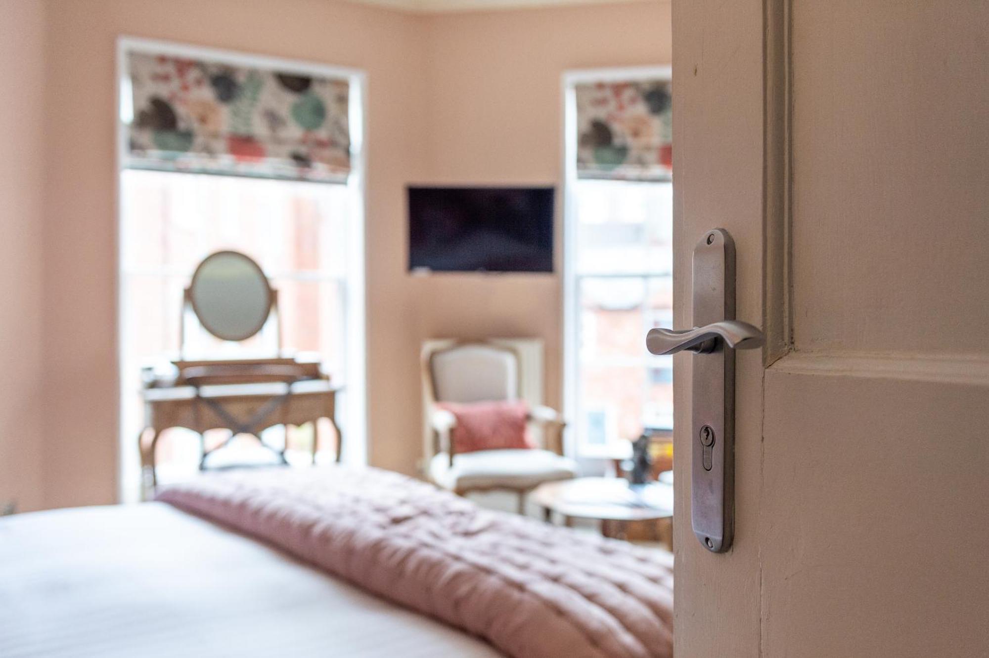 Darwin'S Townhouse Bed & Breakfast Shrewsbury Rom bilde A bedroom at the hotel