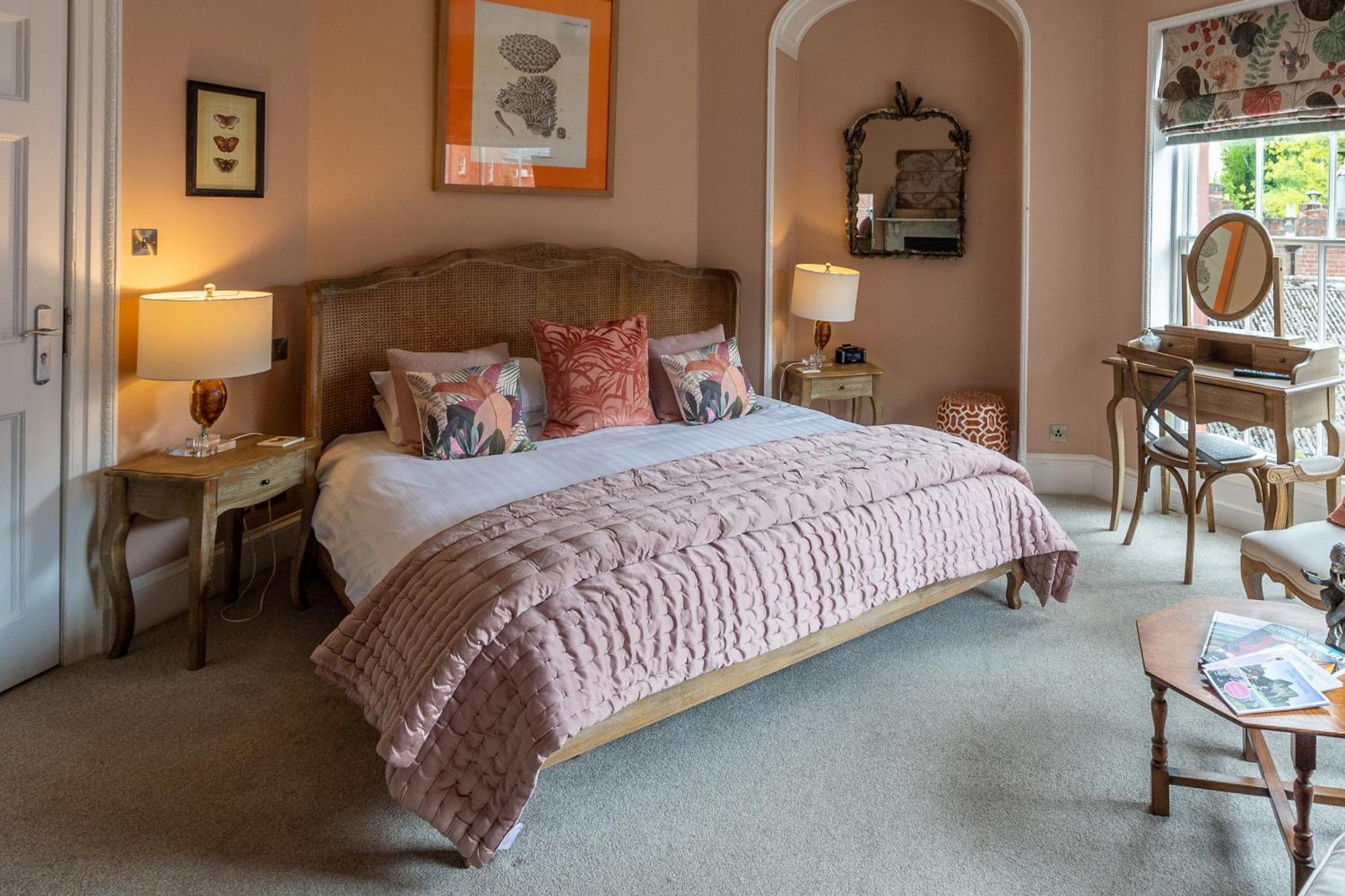 Darwin'S Townhouse Bed & Breakfast Shrewsbury Rom bilde A bedroom at The Old parsonage